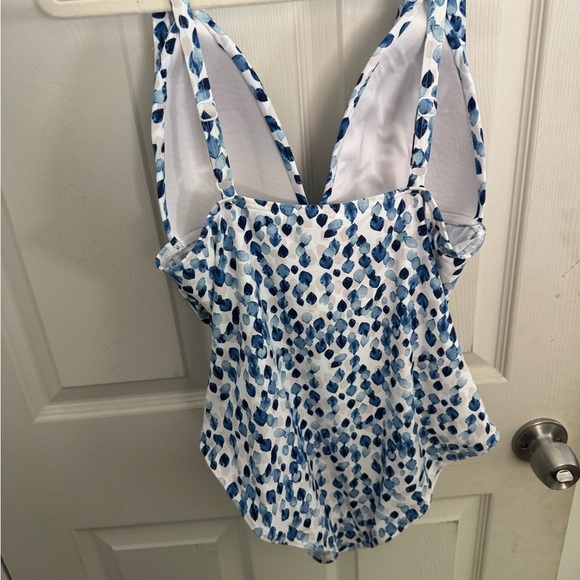 Nip Tuck Swim Petal Plunge Eva One Piece Swimsuit Size 10 - Picture 6 of 13